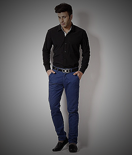 Black shirt blue pants combination
