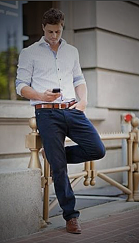 Colored jeans with navy blue shirt