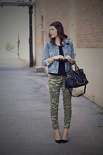 Camo Pants with a Backpack - how to style camo pants men