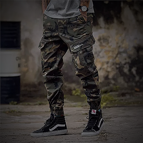 Camo pants with casual outfits - how to style camo pants men