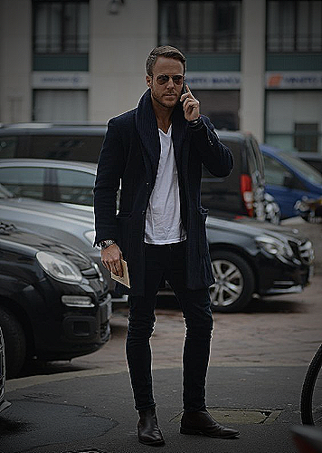 Examples of trousers that match black boots - how to style black boots men