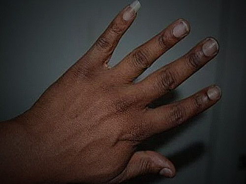 Long Pinky Nail - why do men have long pinky nails