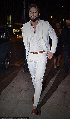 Man wearing all white outfit - how to style white pants men's