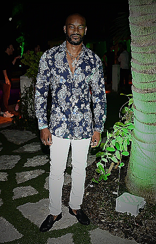 Man wearing light-colored suit - what to wear in miami men