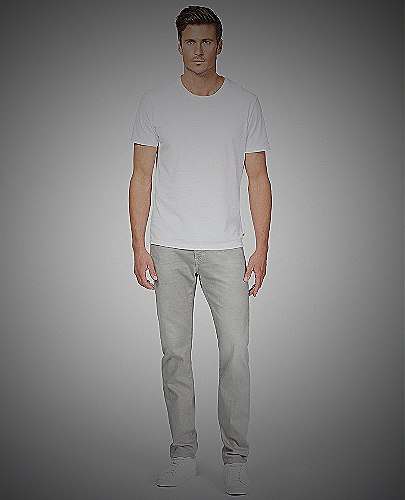 Man wearing light wash jeans and a bold shirt - what to wear with light wash jeans men's