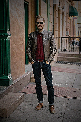 Man with leather jacket and jeans - what to wear for thanksgiving men