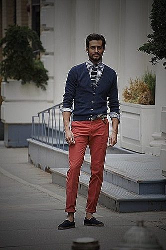 Red shirt with navy pants - what to wear with navy pants men