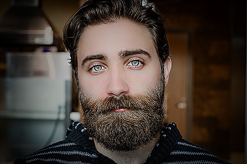 Well-Groomed Beard Image - what to wear with green cargo pants men