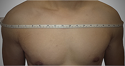 man measuring shoulders - how to measure mens shoulder
