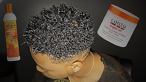 man shopping for hair products - how to get curly hair black men
